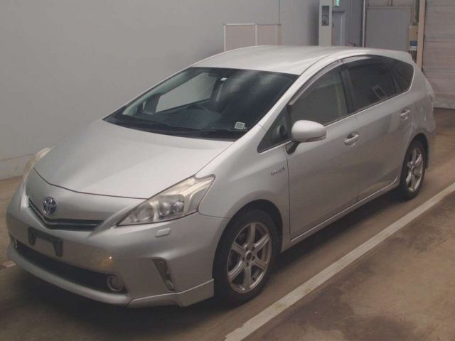 4015 Toyota Prius alpha ZVW41W 2011 г. (TAA Kantou)